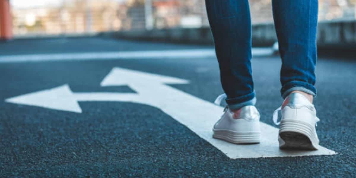 A road with arrows symbolising an Executor getting direction from the Deceased Estate Administration Guide Overview
